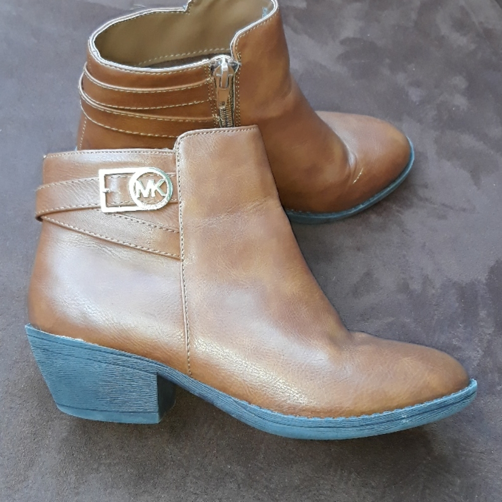 SZ 3 Youth MK Brown Ankle Boot with Gold MK logo on Buckle. Inside side zipper